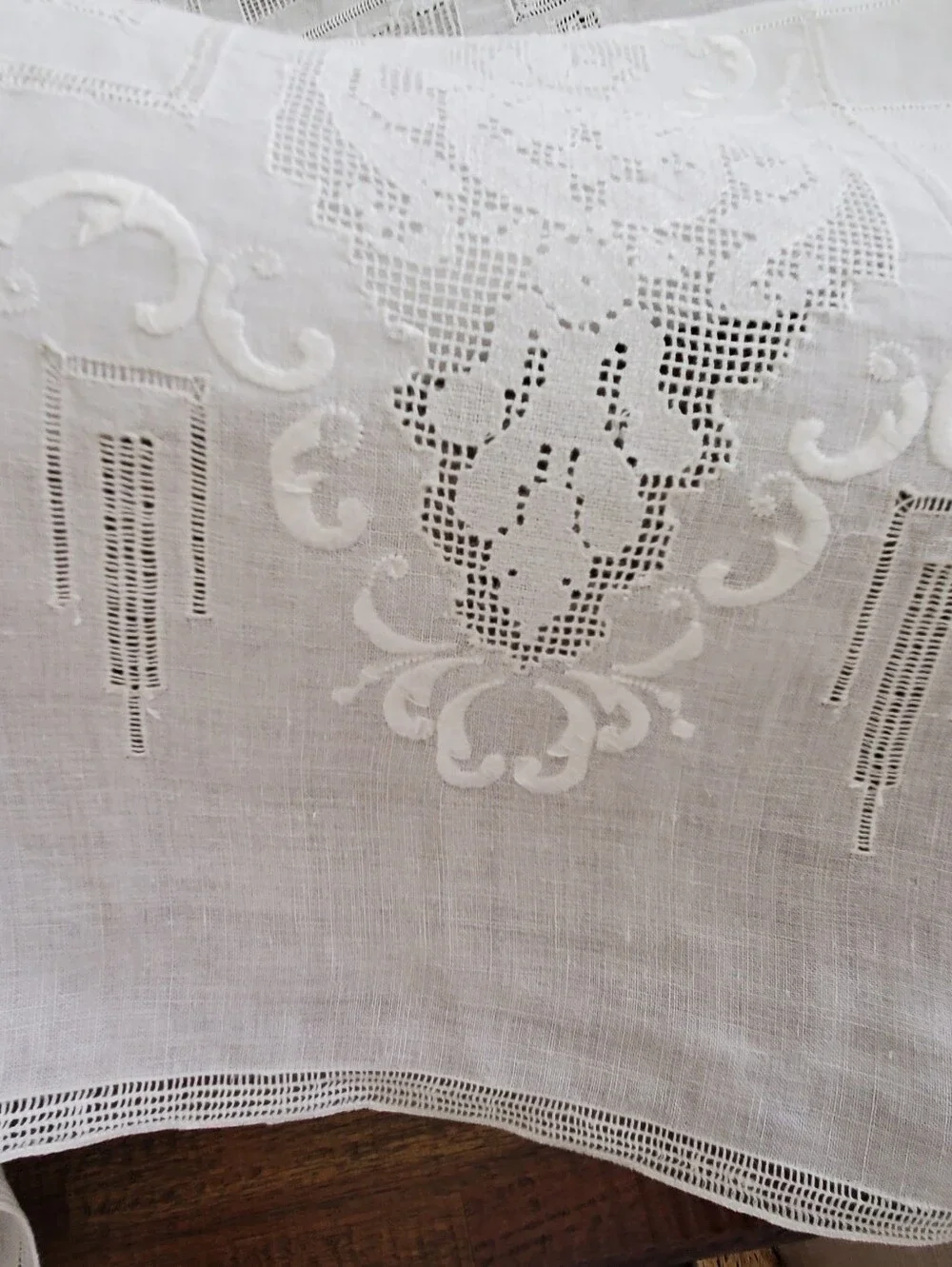 Vtg Madeira Linen Hand Embroidered Intricate Cutwork Tablecloth+12 Napkins White